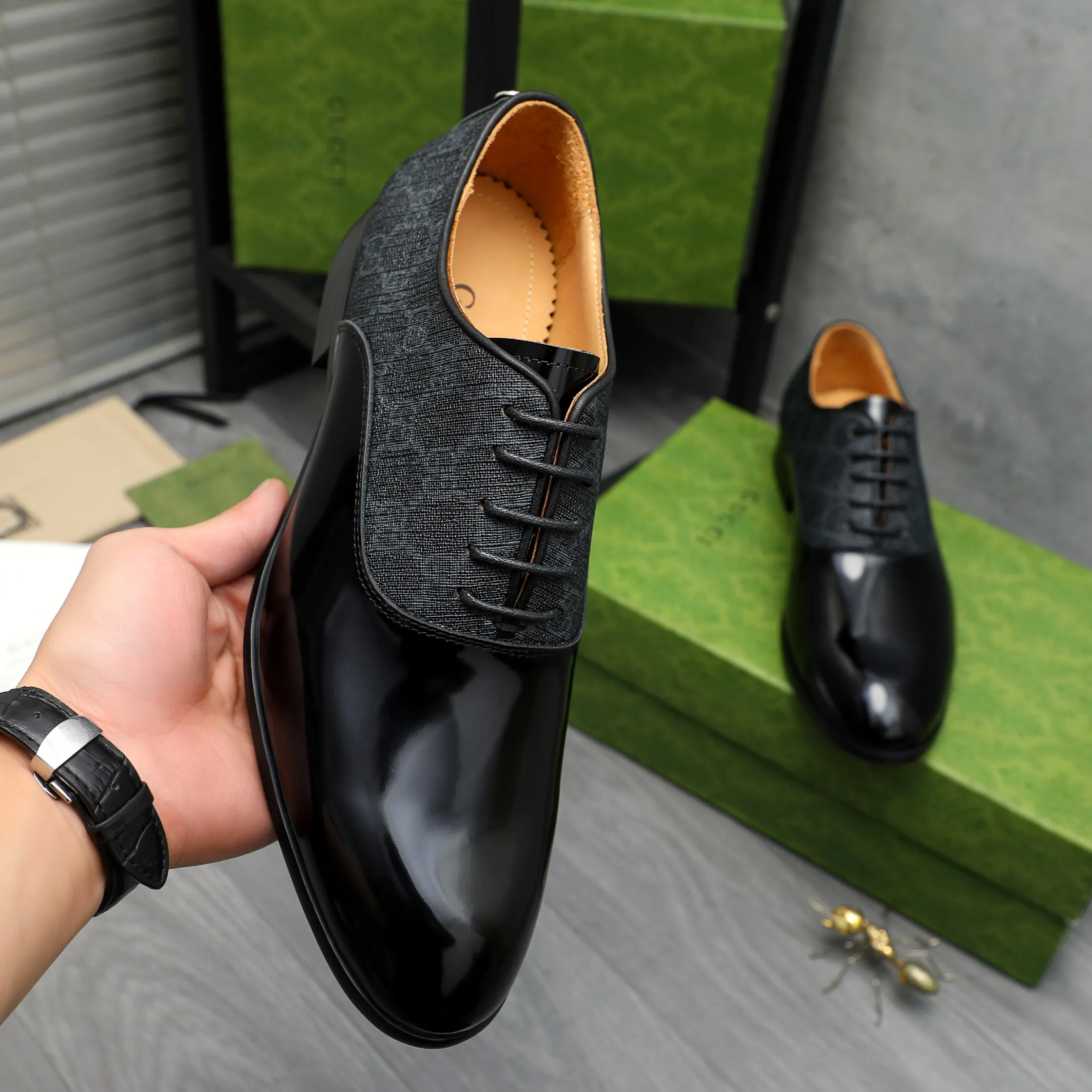 Men's shoes 💰p500 Product trademark: GUCCI "Gucci" business lace-up leather shoes Regular size: 38-46 (38.45.46 is custom-made and non-returnable) Product materials: Selected pearlescent cowhide stitching brand printed upper, cowhide lining, original rubber outsole